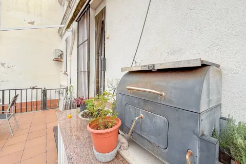 House for sale in Premia De Mar, Barcelona, Spain 5 bedrooms, 310 sq.m. No. 167077 - photo 3