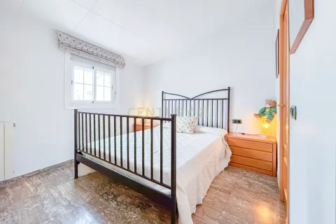 House for sale in Premia De Mar, Barcelona, Spain 5 bedrooms, 310 sq.m. No. 167077 - photo 19