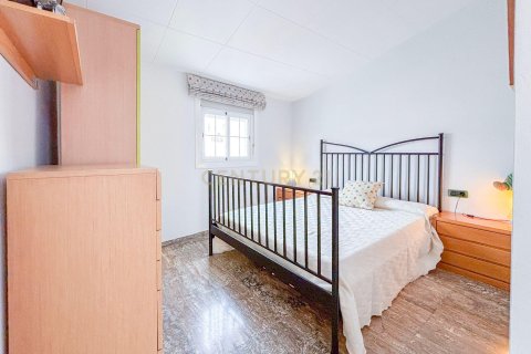 House for sale in Premia De Mar, Barcelona, Spain 5 bedrooms, 310 sq.m. No. 167077 - photo 24