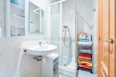 House for sale in Premia De Mar, Barcelona, Spain 5 bedrooms, 310 sq.m. No. 167077 - photo 21