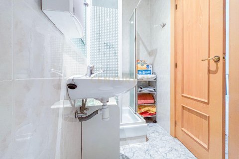 House for sale in Premia De Mar, Barcelona, Spain 5 bedrooms, 310 sq.m. No. 167077 - photo 22
