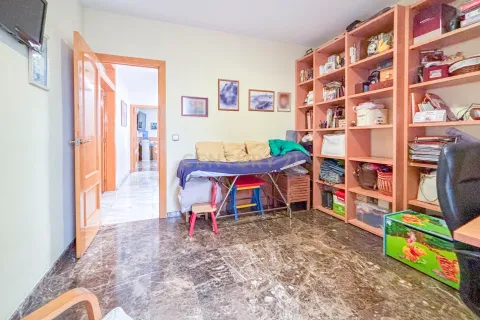 House for sale in Premia De Mar, Barcelona, Spain 5 bedrooms, 310 sq.m. No. 167077 - photo 12