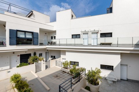 Apartment for sale Torrevieja, Alicante, Spain 2 bedrooms, 59 sq.m. No. 113169 - photo 2