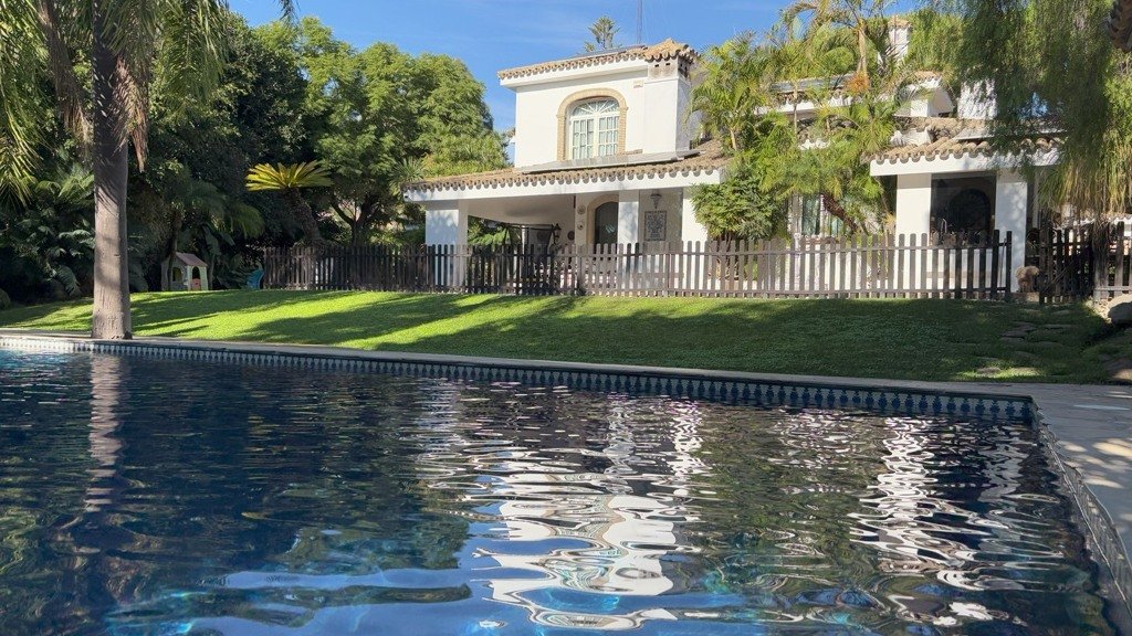 Huvila El Puerto de Santa Maria, Cadiz, Espanja 6 makuuhuonetta, 700 m2 No. 113424