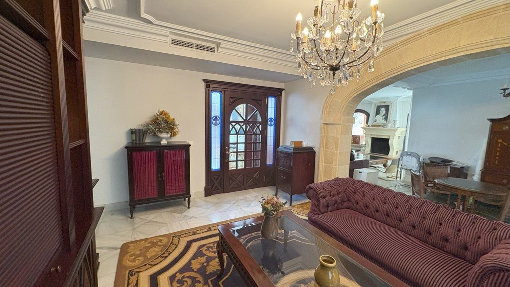 Huvila El Puerto de Santa Maria, Cadiz, Espanja 6 makuuhuonetta, 700 m2 No. 113424