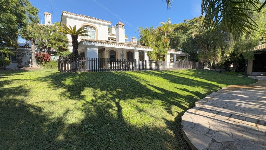 Huvila El Puerto de Santa Maria, Cadiz, Espanja 6 makuuhuonetta, 700 m2 No. 113424