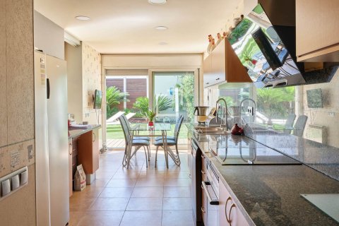 Villa till salu i Premia De Dalt, Barcelona, Spanien 4 sovrum, 460 kvm. Nr. 150854 - foto 19