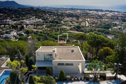 Villa till salu i Premia De Dalt, Barcelona, Spanien 4 sovrum, 460 kvm. Nr. 150854 - foto 2