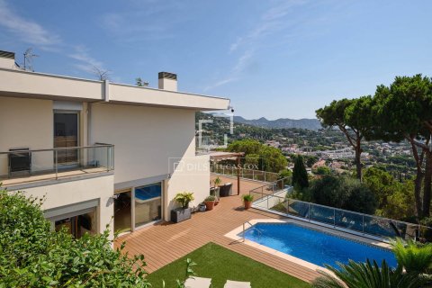 Villa till salu i Premia De Dalt, Barcelona, Spanien 4 sovrum, 460 kvm. Nr. 150854 - foto 4