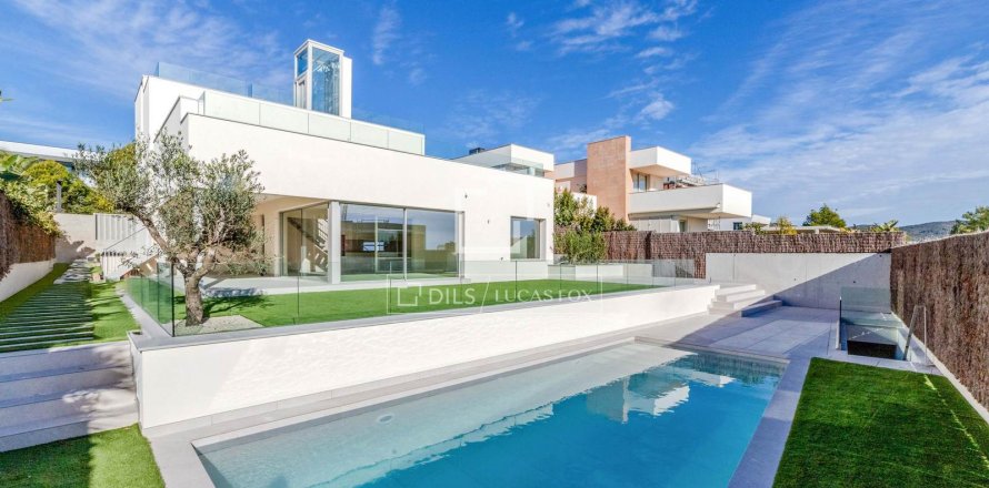 Villa i Sitges, Barcelona, Spanien 4 sovrum, 561 kvm. Nr. 150859