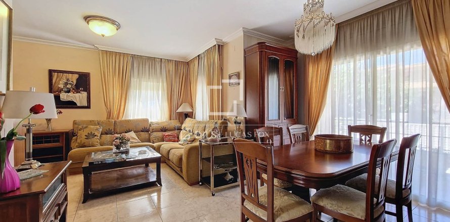 Villa a Cubelles, Barcelona, Spagna 4 camere da letto, 165 mq. N° 150853