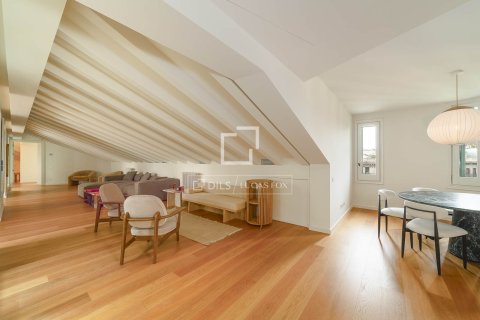 Penthouse w Barcelona, Hiszpania 2 sypialnie, 221 mkw. nr 150858 – zdjęcie 15