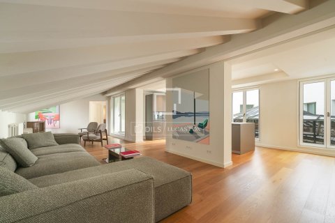 Penthouse w Barcelona, Hiszpania 2 sypialnie, 221 mkw. nr 150858 – zdjęcie 4
