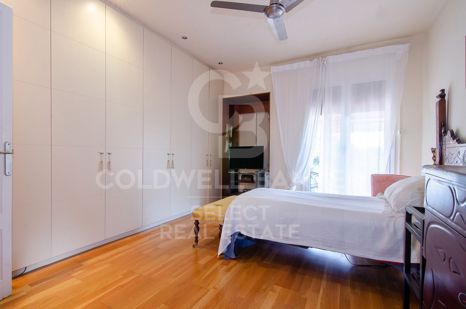 House à Cerdanyola Del Valles, Barcelona, Espagne 6 chambres, 355 m2 No. 179108