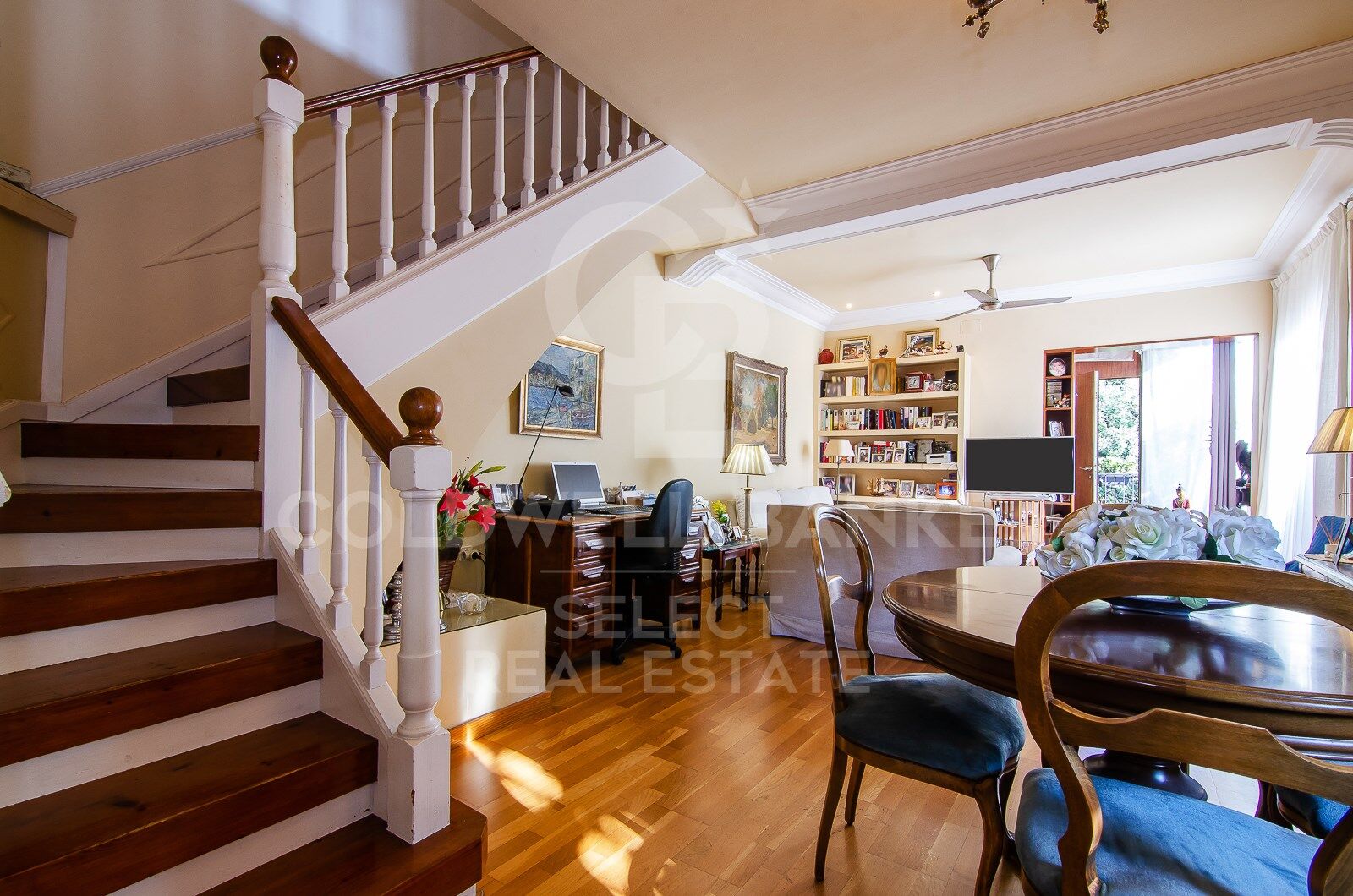 House à Cerdanyola Del Valles, Barcelona, Espagne 6 chambres, 355 m2 No. 179108