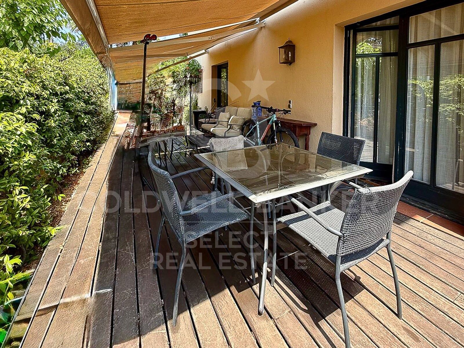 House à Cerdanyola Del Valles, Barcelona, Espagne 6 chambres, 355 m2 No. 179108