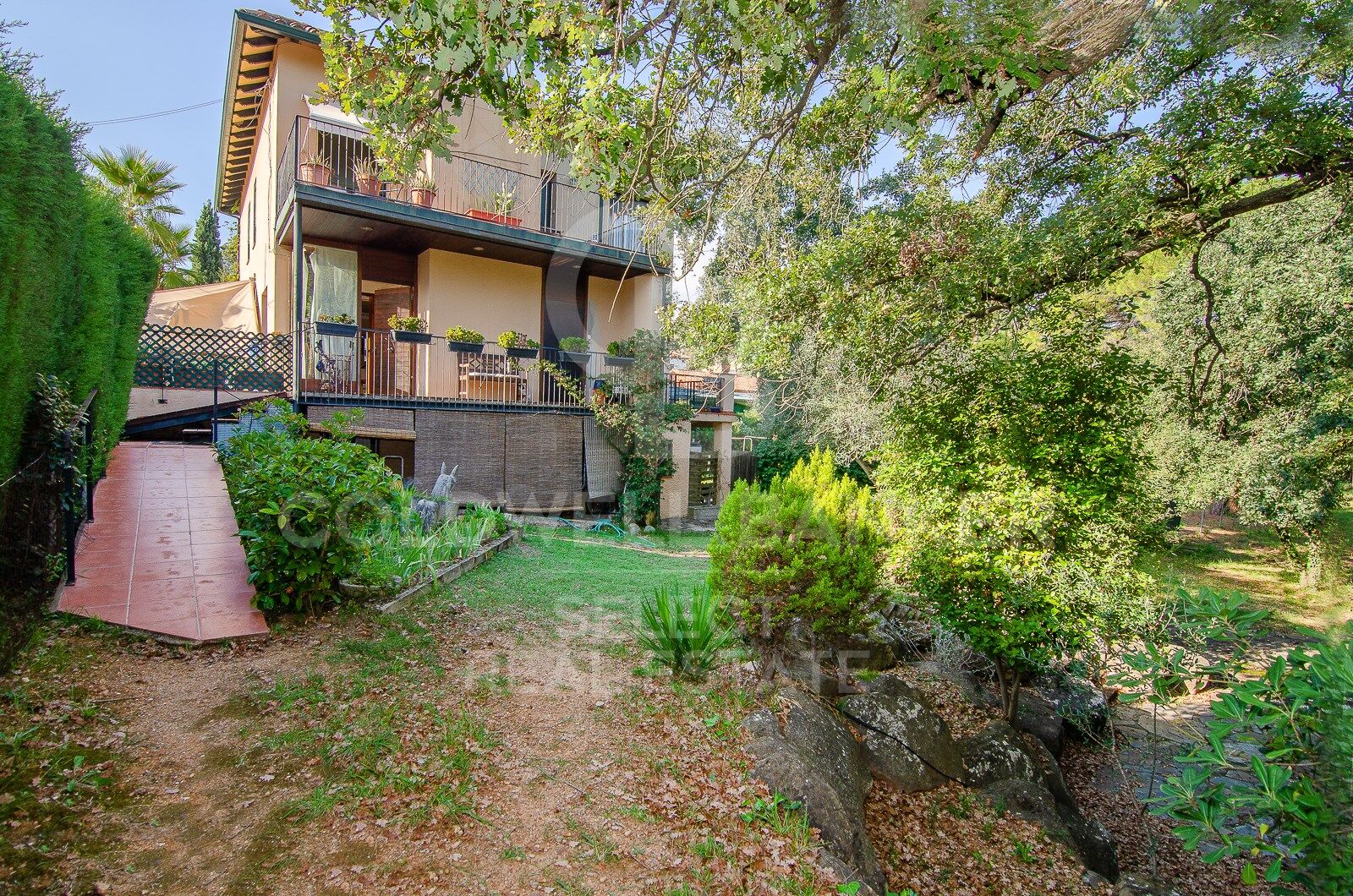House à Cerdanyola Del Valles, Barcelona, Espagne 6 chambres, 355 m2 No. 179108
