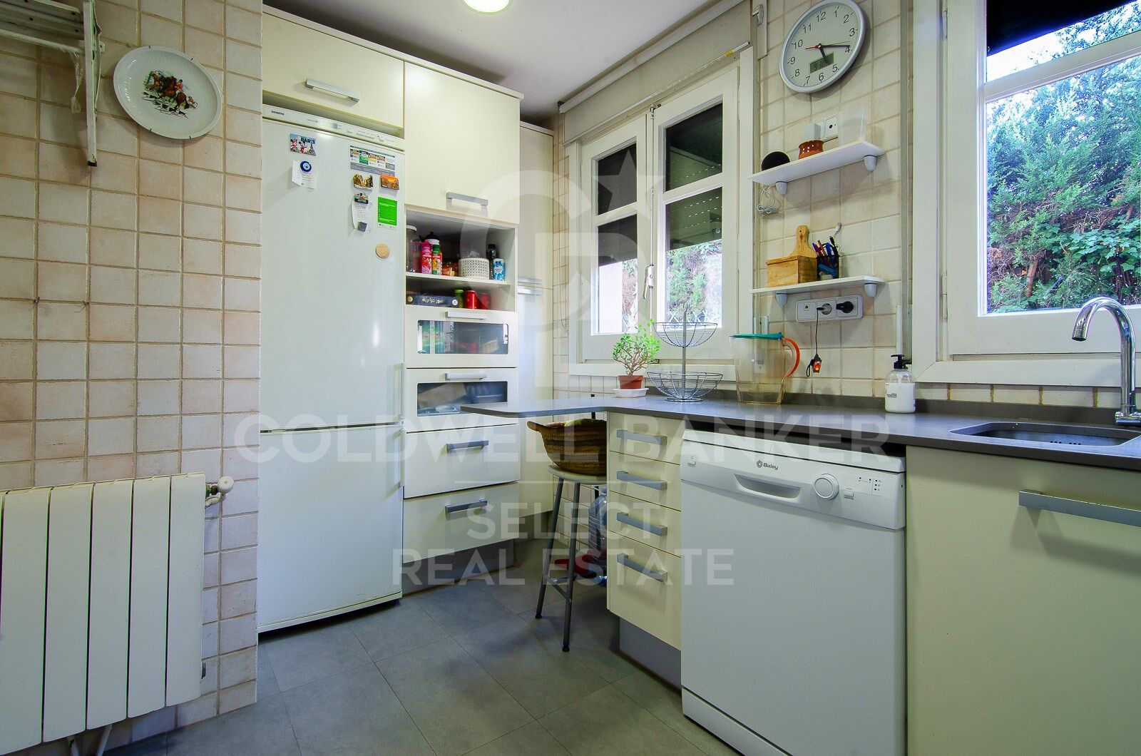 House à Cerdanyola Del Valles, Barcelona, Espagne 6 chambres, 355 m2 No. 179108