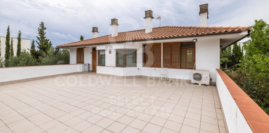 House à Matadepera, Barcelona, Espagne 5 chambres, 200 m2 No. 179105