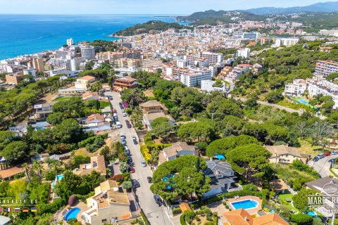 Huvila myytävänä Lloret de Mar, Girona, Espanja, 5 makuuhuonetta, 332 m2 No. 177594 - kuva 2