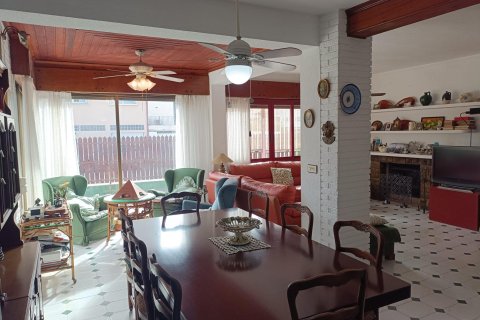Villa till salu i Torrevieja, Alicante, Spanien 5 sovrum, 98 kvm. Nr. 177592 - foto 2