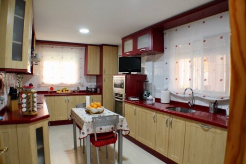 Villa till salu La Nucia, Alicante, Spanien 4 sovrum, 252 kvm. Nr. 135682 - foto 18