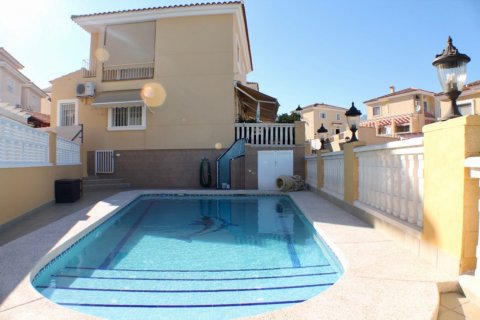 Villa till salu La Nucia, Alicante, Spanien 4 sovrum, 252 kvm. Nr. 135682 - foto 2