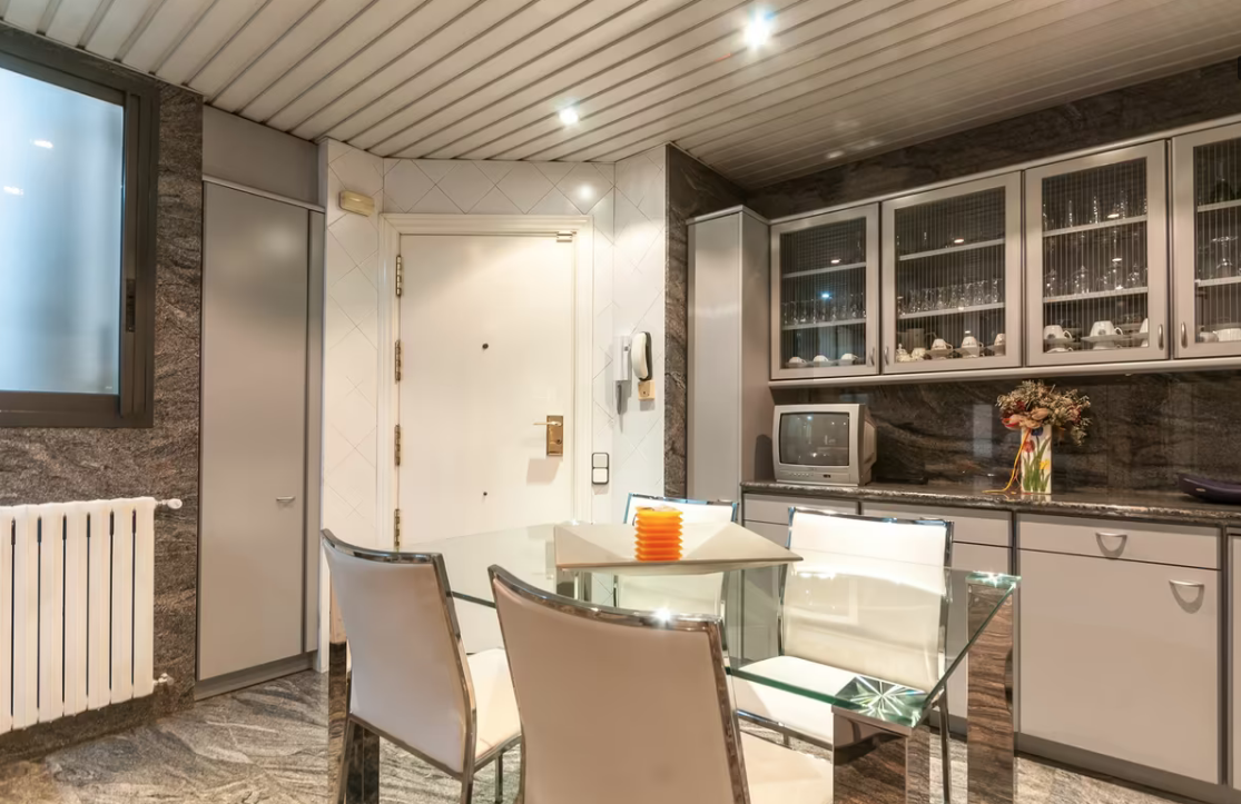Lägenhet i Eixample, Barcelona, Spanien 6 sovrum, 275 kvm. Nr. 133473