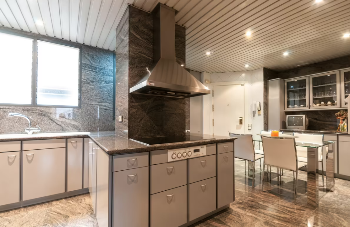 Lägenhet i Eixample, Barcelona, Spanien 6 sovrum, 275 kvm. Nr. 133473