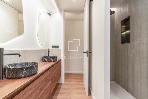 Dzīvoklis pārdošanā Barcelona, Spānijā 3 istabas, 100 m2 Nr. 166801 - attēls 28