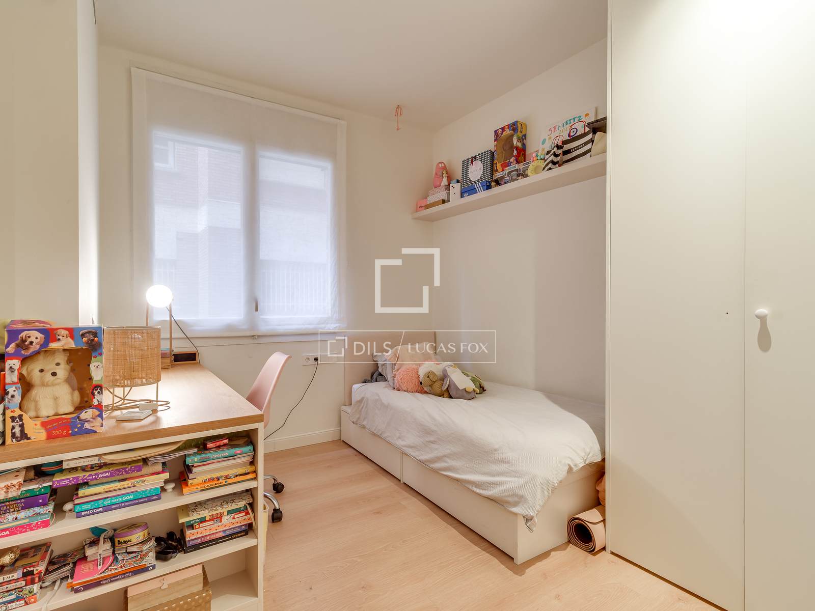 Huoneisto Barcelona, Espanja 4 makuuhuonetta, 180 m2 No. 166800