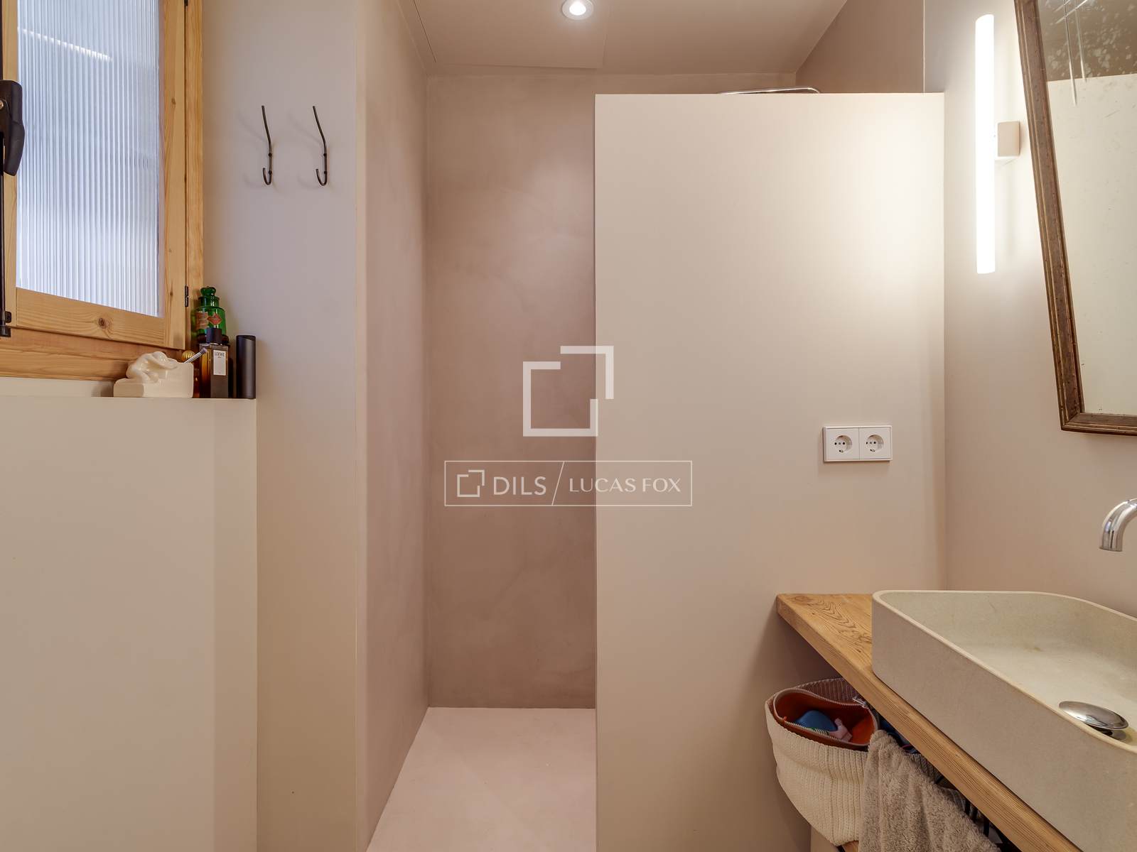 Huoneisto Barcelona, Espanja 4 makuuhuonetta, 180 m2 No. 166800