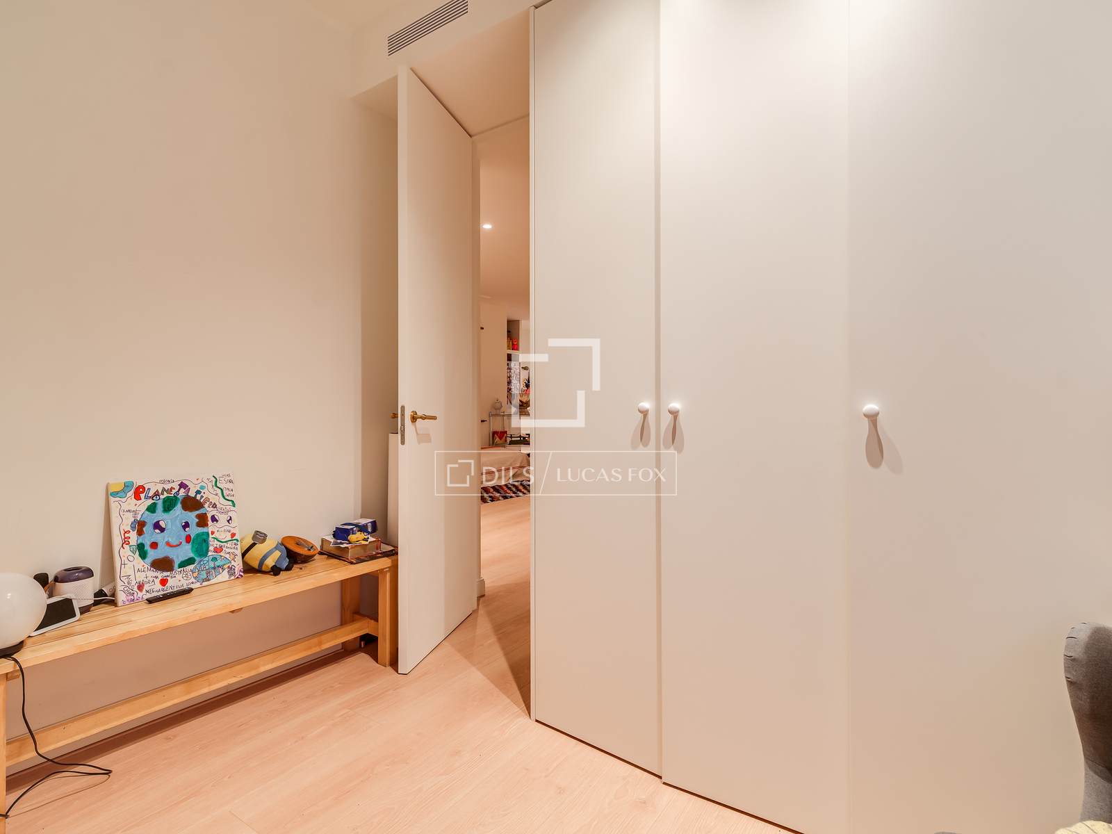 Huoneisto Barcelona, Espanja 4 makuuhuonetta, 180 m2 No. 166800