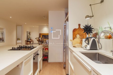 Apartament w Barcelona, Hiszpania 4 sypialnie, 180 mkw. nr 166800 – zdjęcie 14