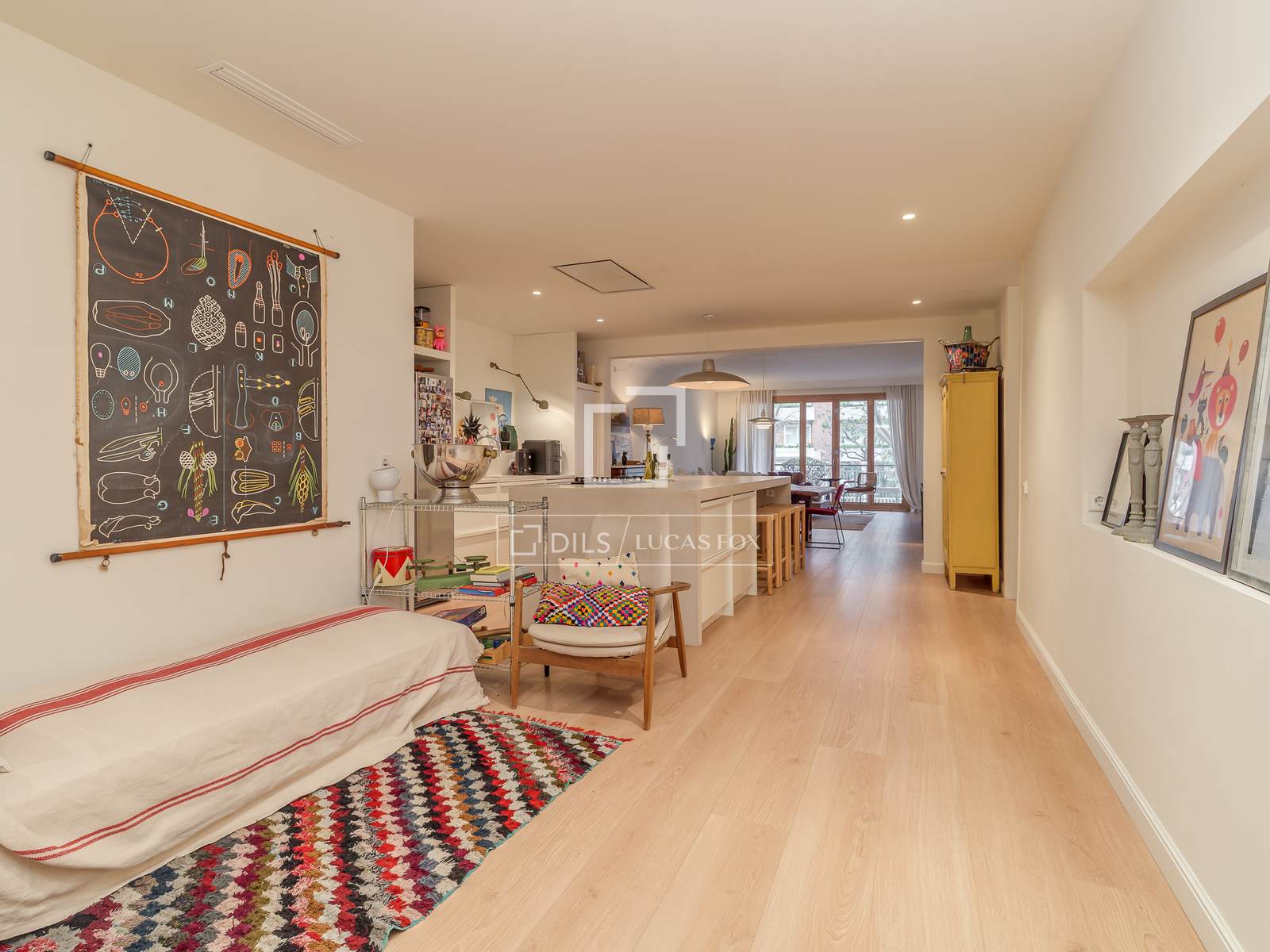 Huoneisto Barcelona, Espanja 4 makuuhuonetta, 180 m2 No. 166800