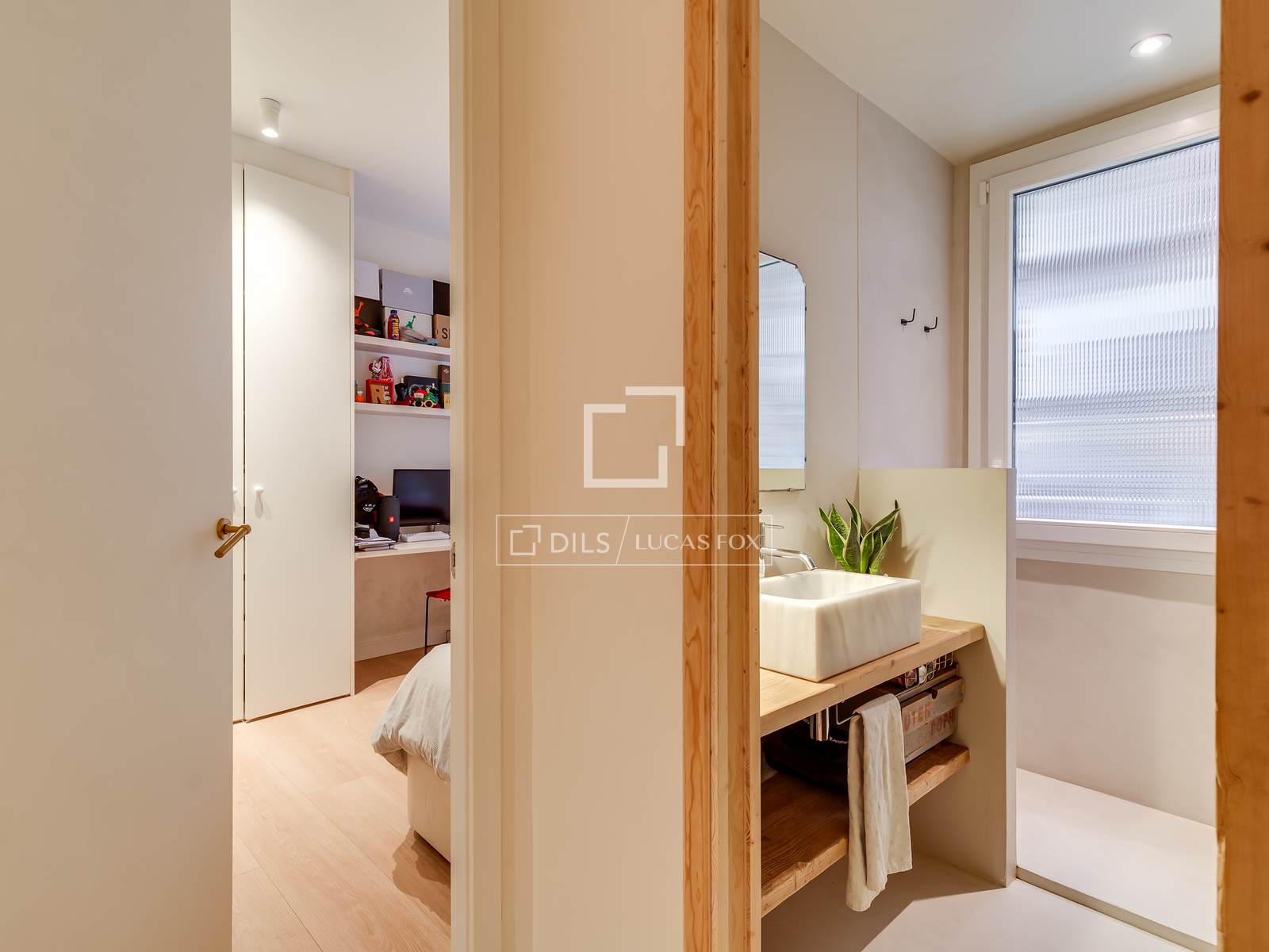 Huoneisto Barcelona, Espanja 4 makuuhuonetta, 180 m2 No. 166800