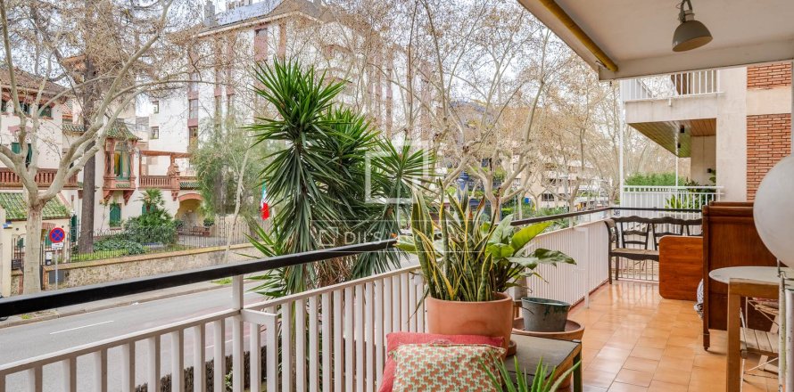 Apartamento en Barcelona, España 4 dormitorios, 180 m2 No. 166800