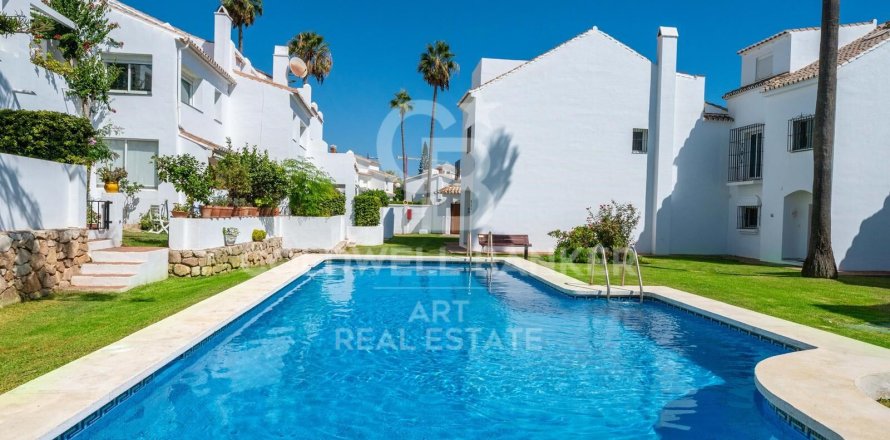 Kaupunkipientalo Marbella, Malaga, Espanja 4 makuuhuonetta, 163 m2 No. 157565