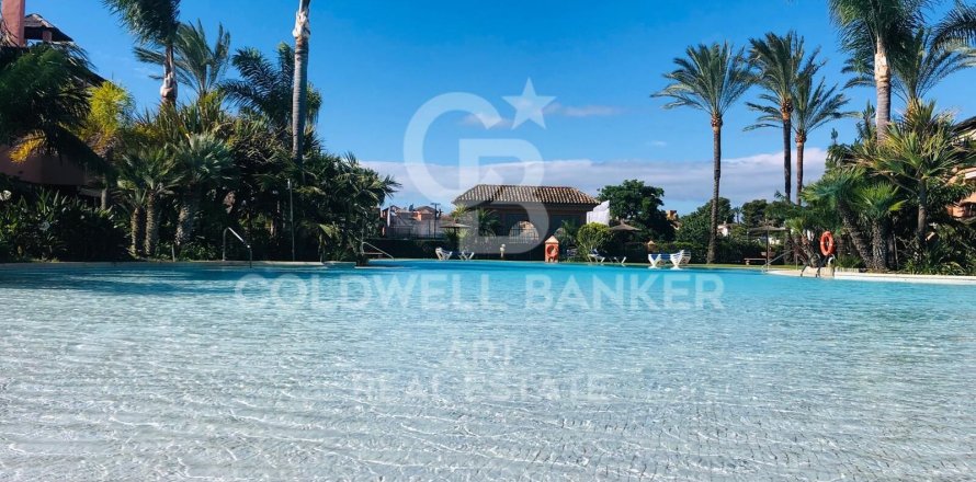 Apartment à Estepona, Malaga, Espagne 3 chambres, 165 m2 No. 157567