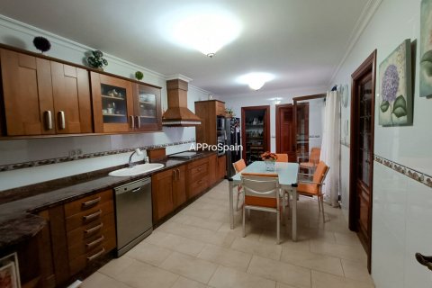 Townhouse for sale Aspe, Alicante, Spain 4 bedrooms, 239 sq.m. No. 115557 - photo 9