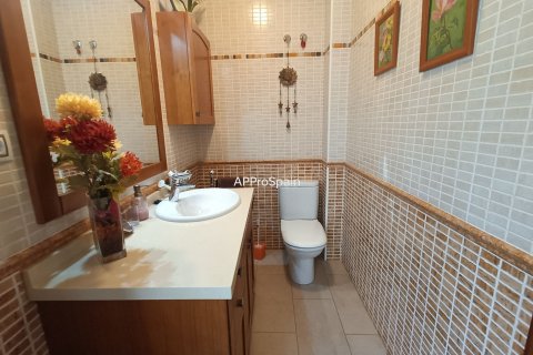 Townhouse for sale Aspe, Alicante, Spain 4 bedrooms, 239 sq.m. No. 115557 - photo 10