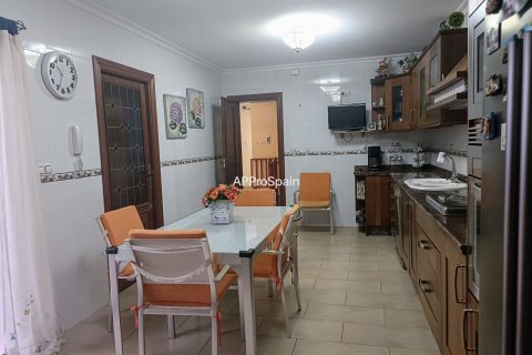 Townhouse for sale Aspe, Alicante, Spain 4 bedrooms, 239 sq.m. No. 115557 - photo 8
