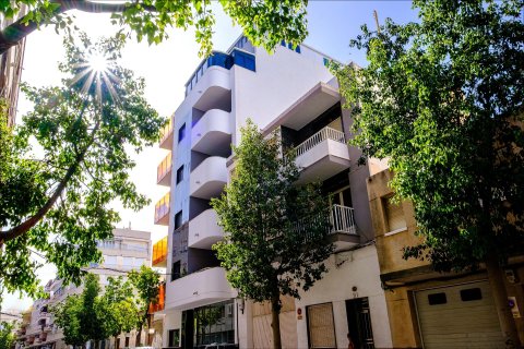 Apartment for sale in Torrevieja, Alicante, Spain 4 bedrooms, No. 189676 - photo 2