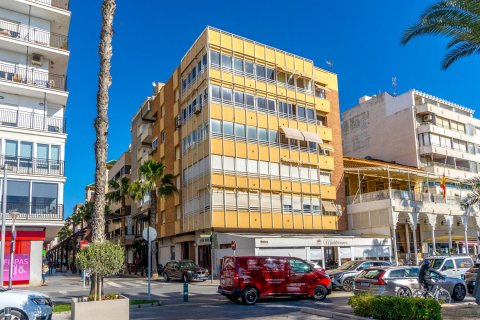 Apartament w Torrevieja, Alicante, Hiszpania 4 sypialnie, 128 mkw. nr 154797 – zdjęcie 21
