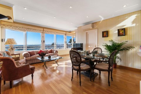 Apartament w Torrevieja, Alicante, Hiszpania 4 sypialnie, 128 mkw. nr 154797 – zdjęcie 3