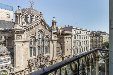 Apartamento en Barcelona, España 3 dormitorios, 141 m2 No. 192574