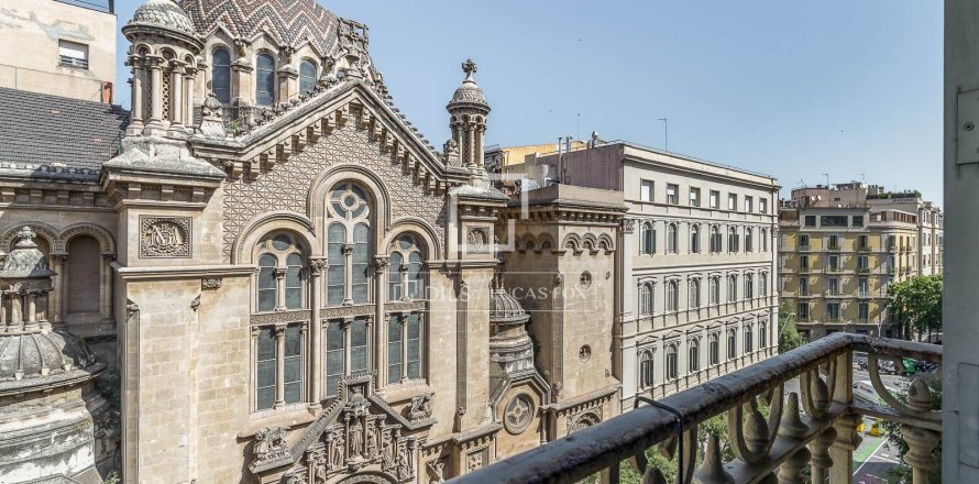 Apartamento en Barcelona, España 3 dormitorios, 141 m2 No. 192574