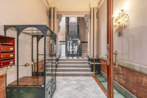 Apartamento en venta en Barcelona, España 3 dormitorios, 141 m2 No. 192574 - foto 2