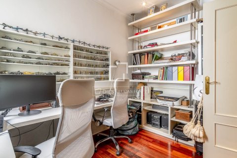 Apartamento en venta en Barcelona, España 3 dormitorios, 141 m2 No. 192574 - foto 17