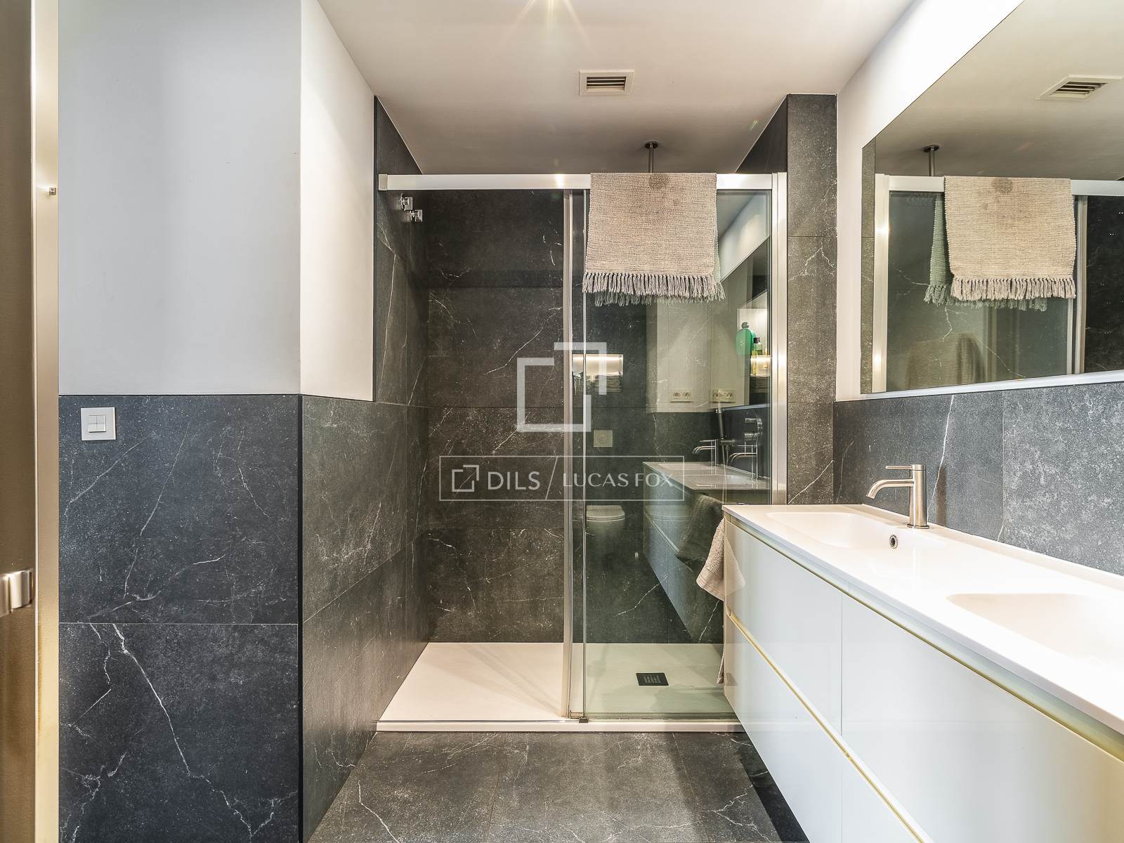 Wohnung in Barcelona, Spanien 3 Schlafzimmer, 141 m2 Nr. 192574